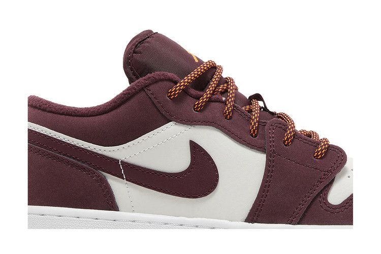 Кроссовки Air Jordan Air Jordan 1 Low GS 'Night Maroon', белый — фото 3