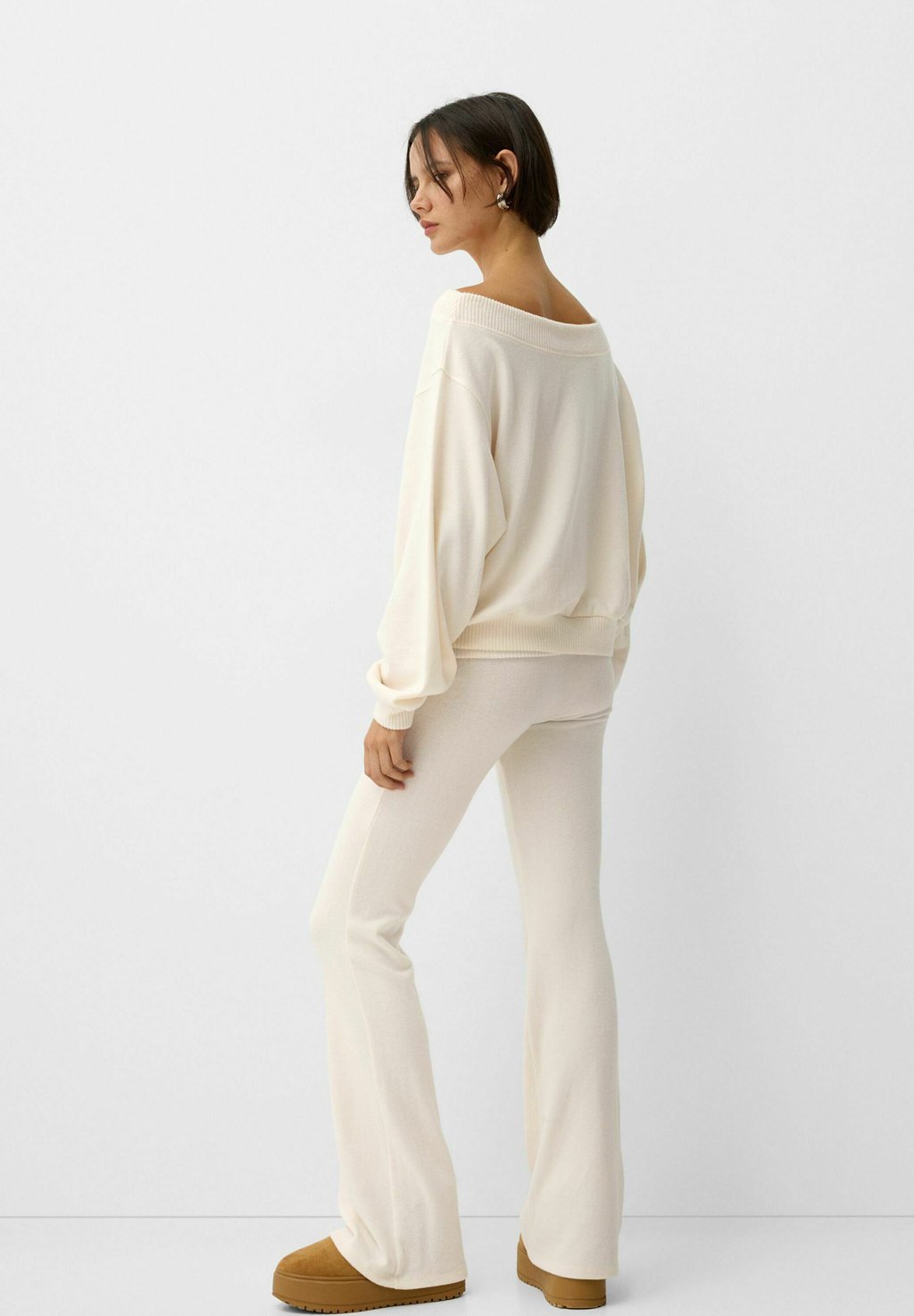 

Джемпер ASYMMETRIC NECK Bershka, белый