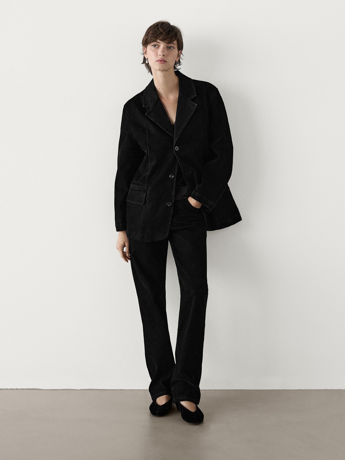 

Джинсовый пиджак с флокированной отделкой Massimo Dutti, черный