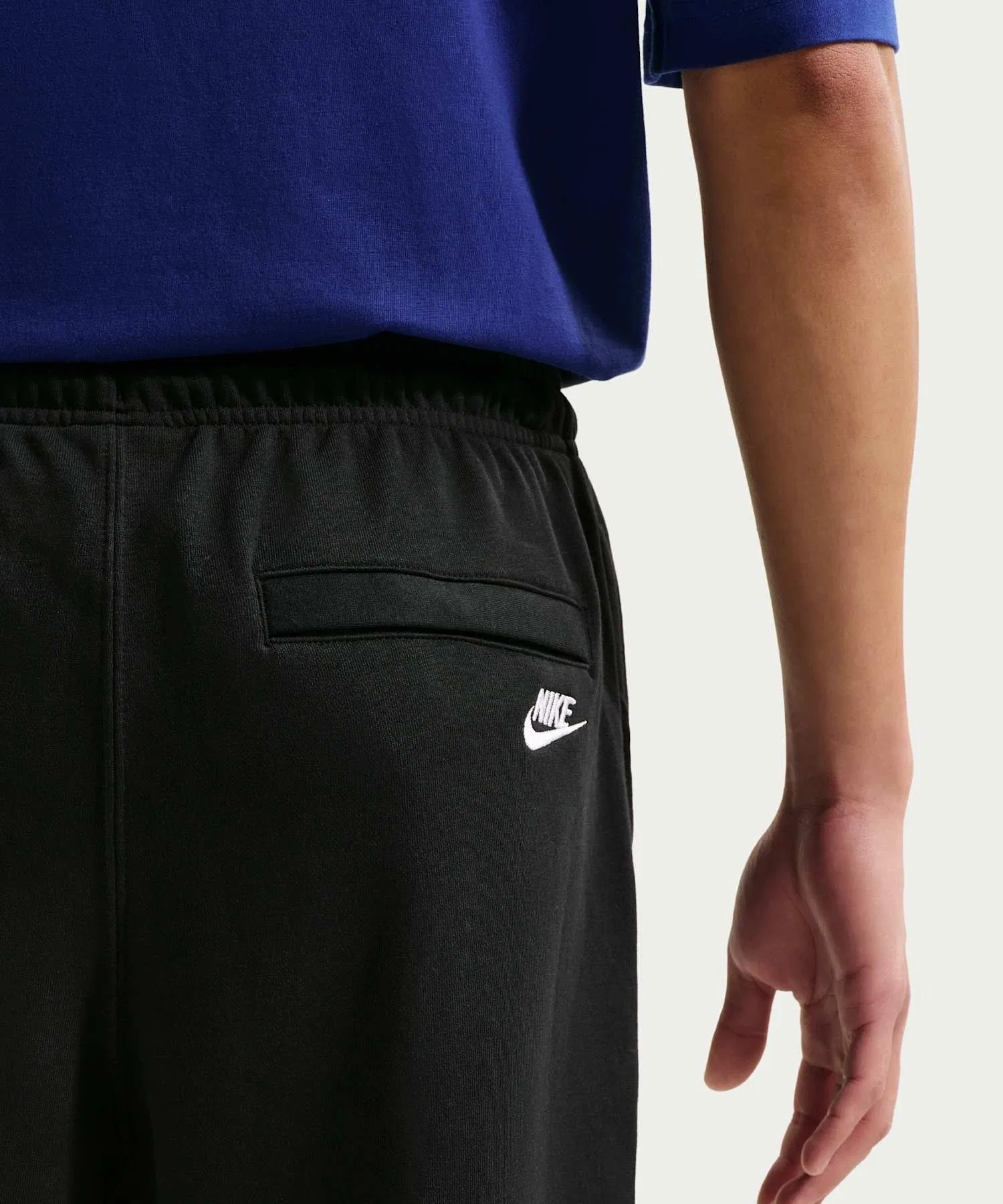 Мужские брюки Nike Sportswear Club из французской махровой ткани с открытым низом IF0761-010, черные. — фото 3