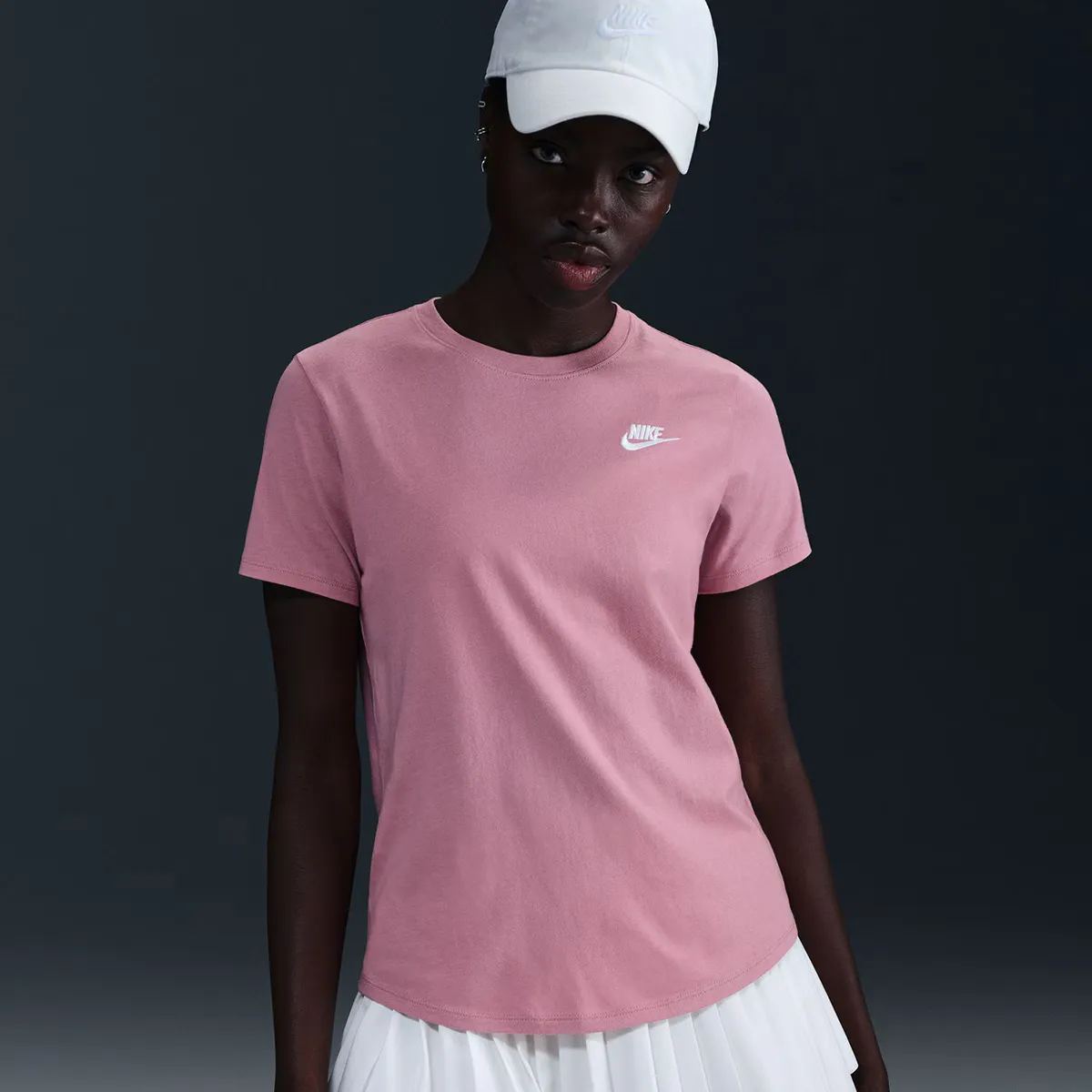 

Женская футболка Nike Sportswear Club Essentials, розовый