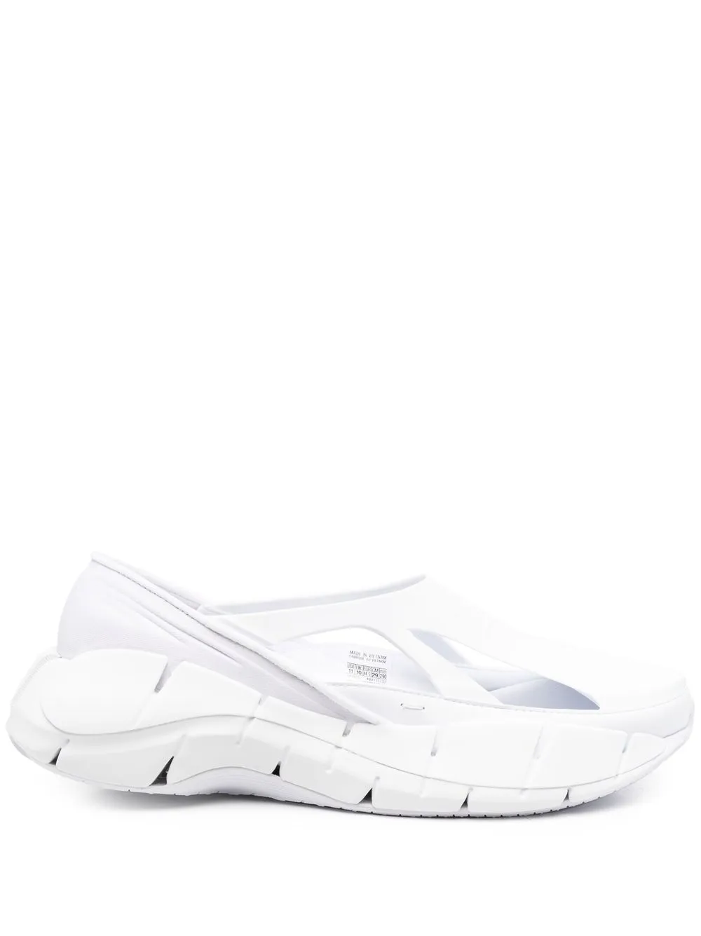 

Слипоны с вырезами из коллаборации с Reebok MAISON MARGIELA, белый