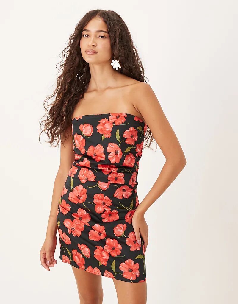 

Мини-платье-бандо Mango со сборками по бокам и красным цветочным принтом