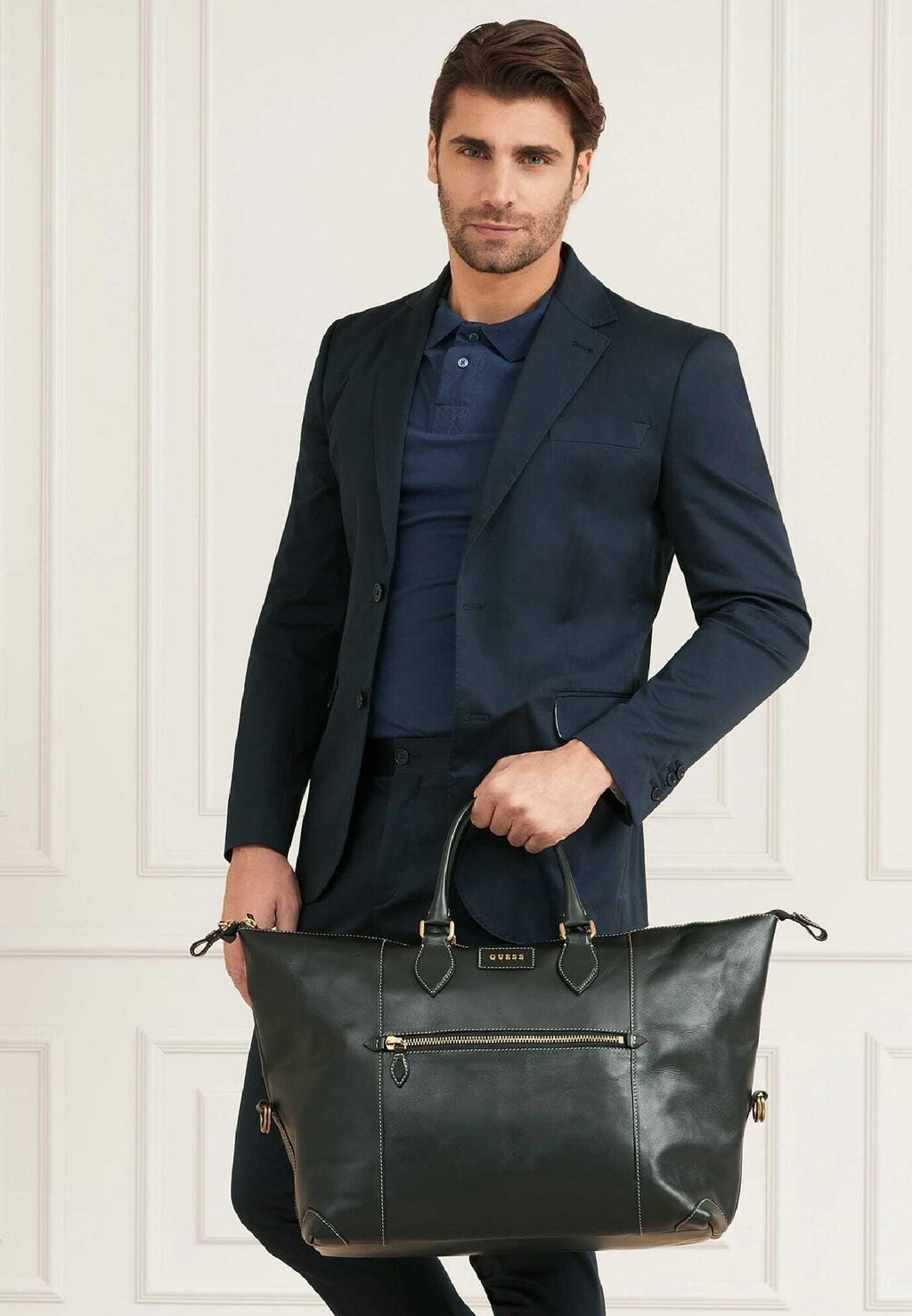 

Сумка Weekender Guess, цвет schwarz