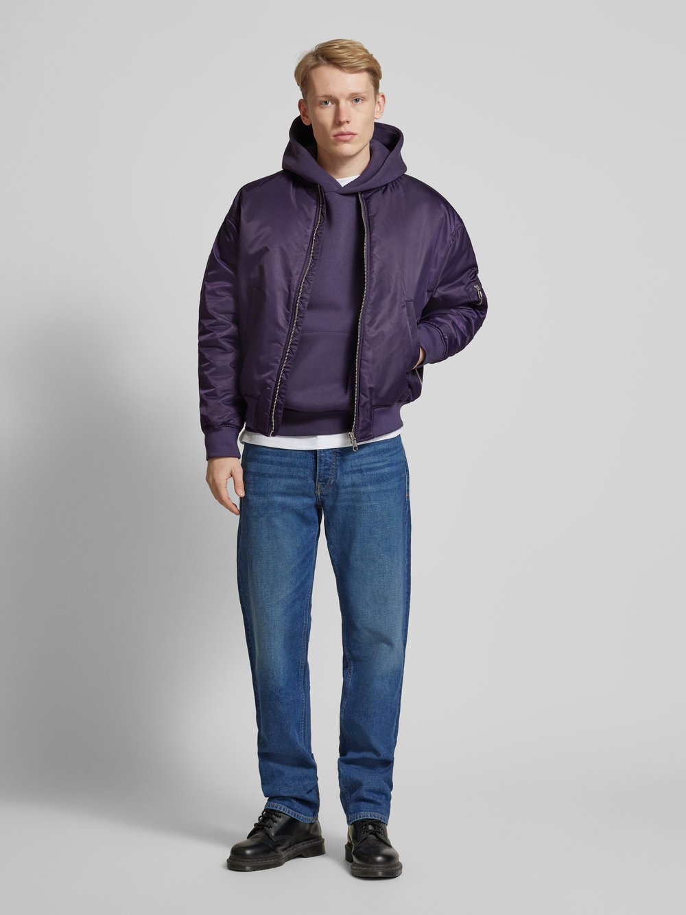 

Джинсы прямого кроя с пятью карманами Calvin Klein Jeans