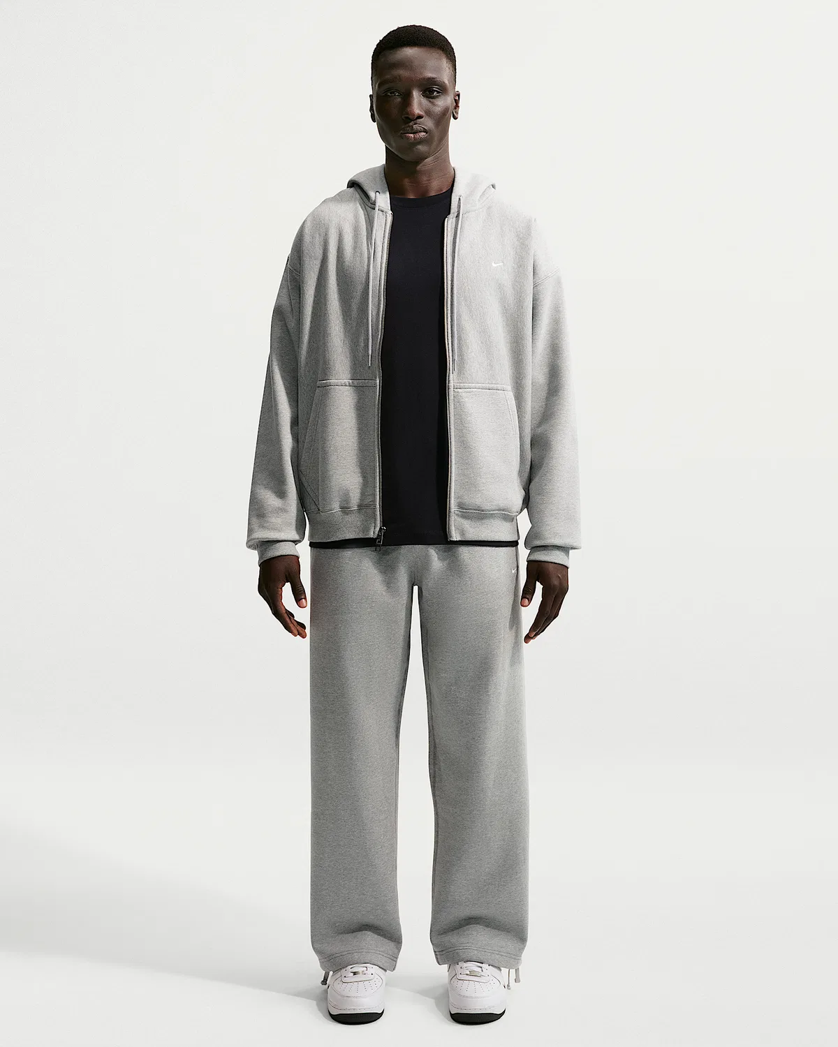 Мужские флисовые штаны Nike Solo Swoosh с открытым низом, Dark Grey Heather/Light Smoke Grey/White