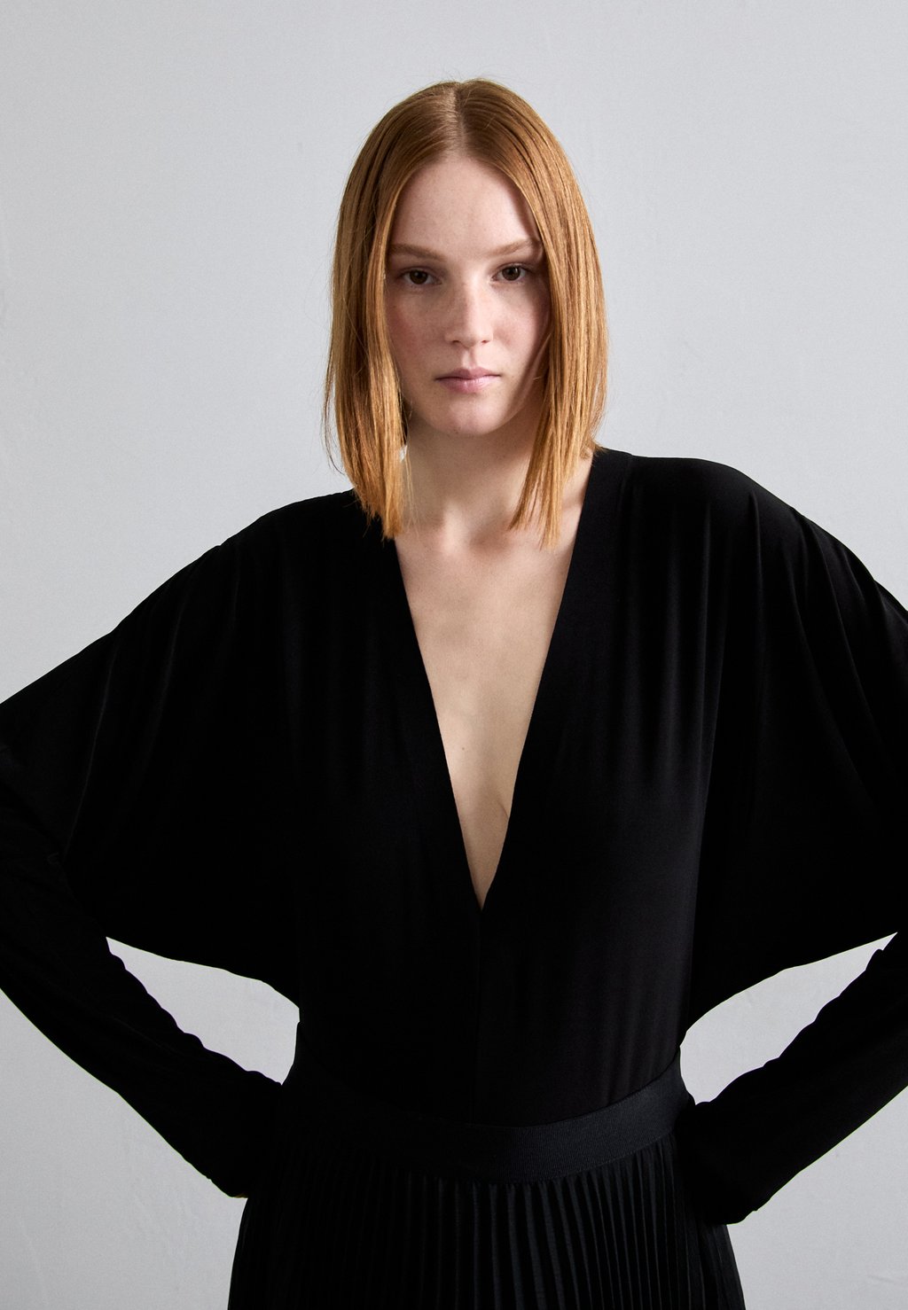 

Топ с длинными рукавами DOLMAN V NECK BODYSUIT Norma Kamali, черный