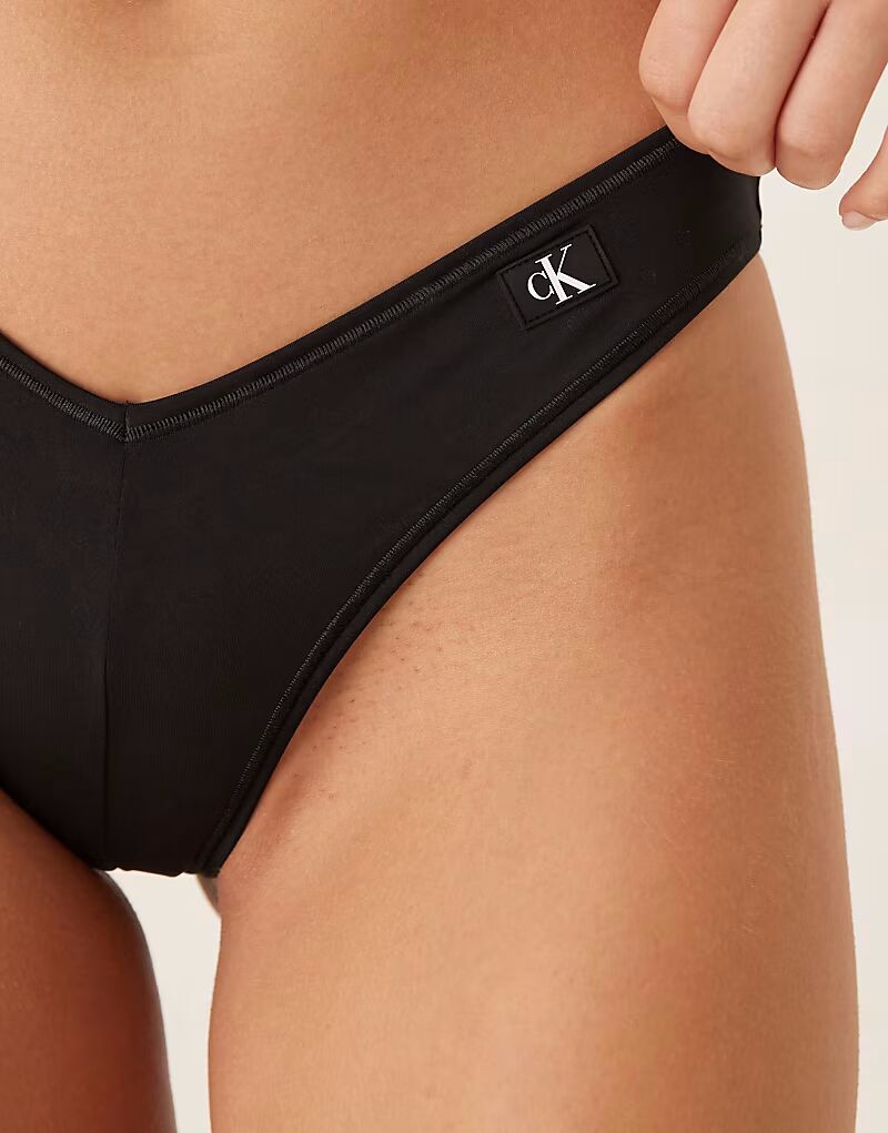 Плавки бикини с нашивкой-логотипом Calvin Klein черного цвета — фото 2