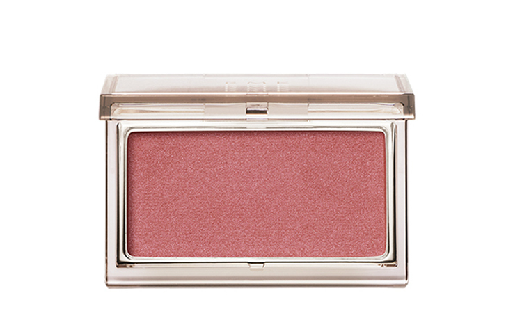 

Монохромный румянец легко растушевывается RMK