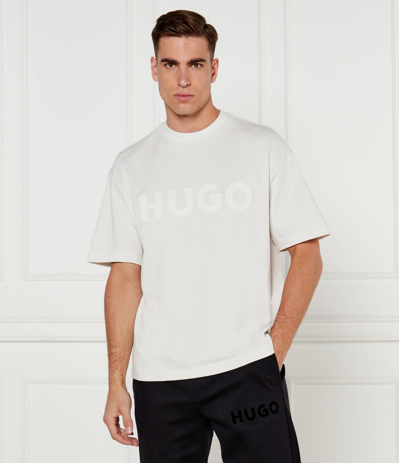 

Футболка HUGO Dinkee Oversize fit, экрю