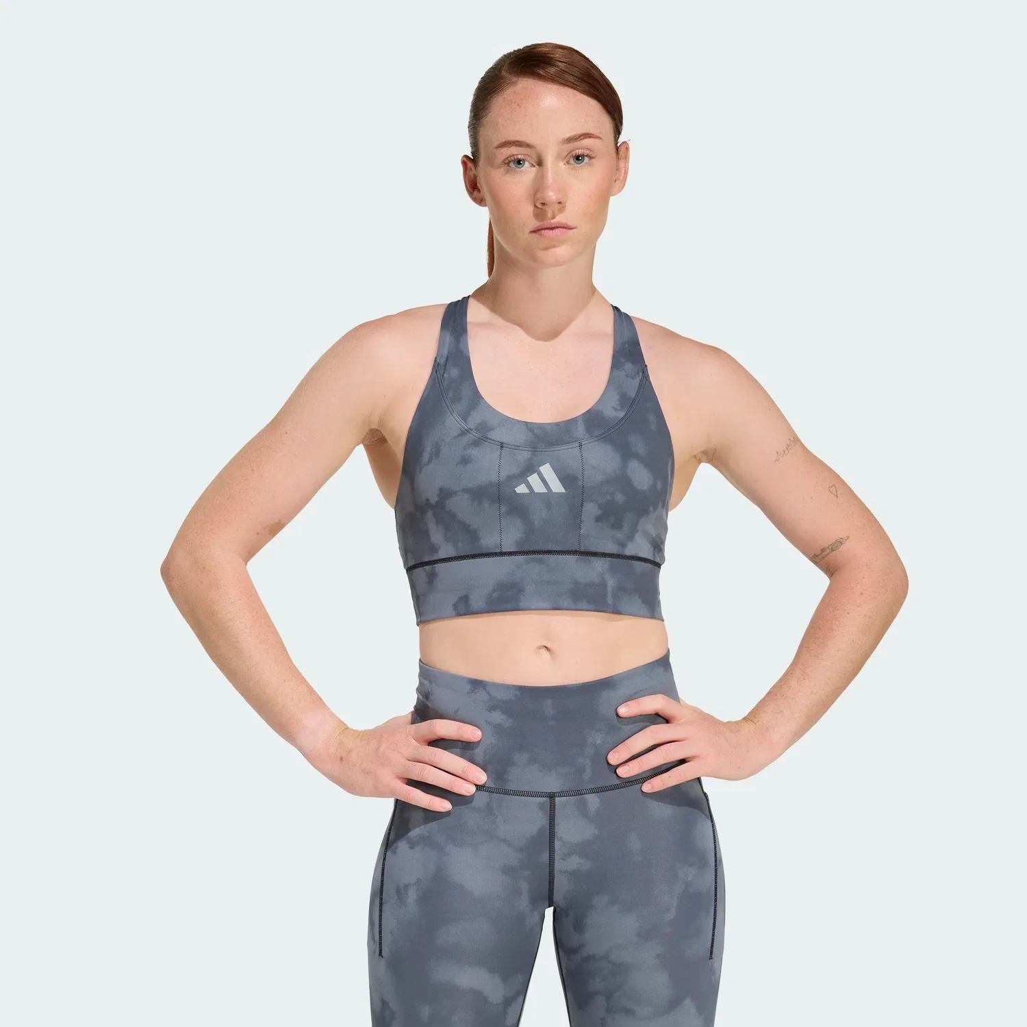 Женский беговой бюстгальтер adidas adi365 с карманом и графическим рисунком, средний размер, с поддержкой стопы, черный