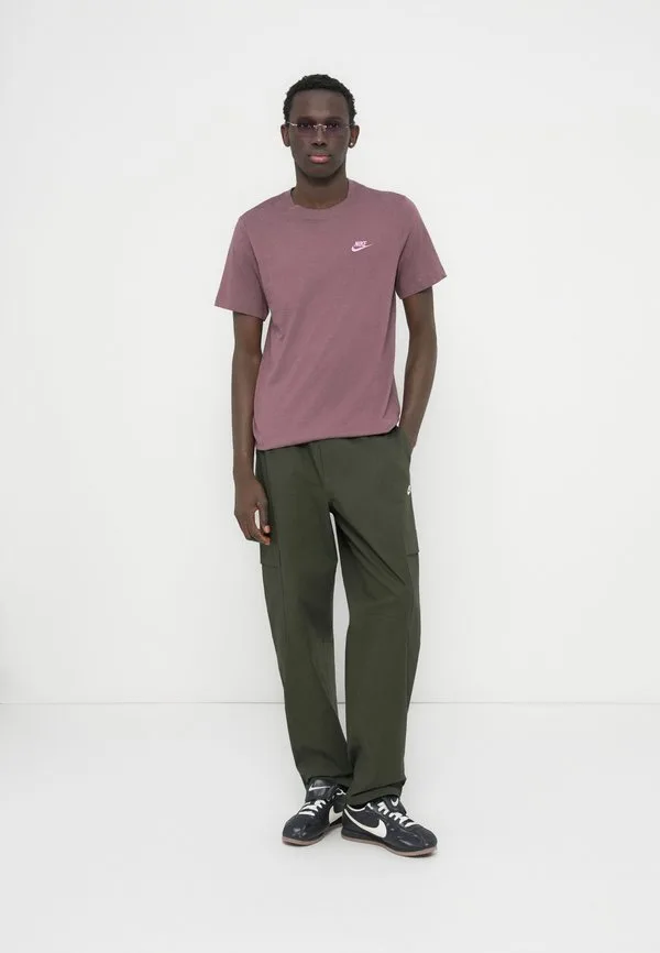 Клубная футболка базовая футболка Nike Sportswear, Berry — фото 3