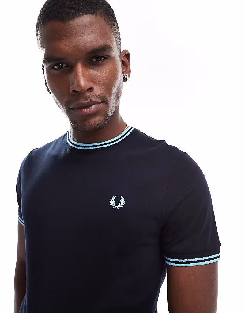 

Футболка Fred Perry с двумя наконечниками в темно-синем цвете