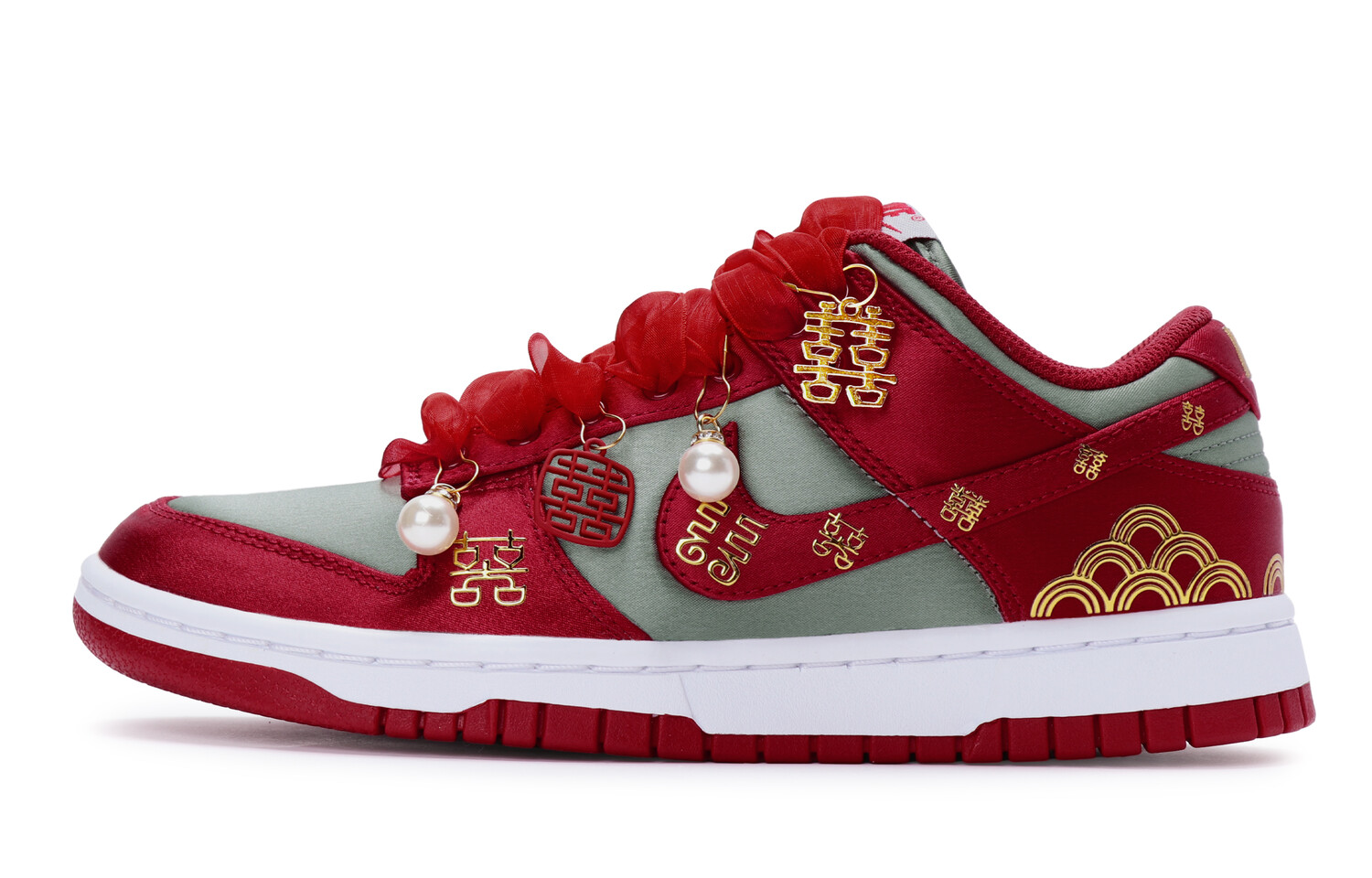 

Женские кроссовки для скейтбординга Nike Dunk, Red, grey gold