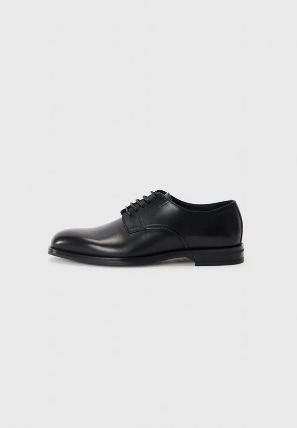Классические клубные ботинки на шнуровке Stuart Weitzman, Black