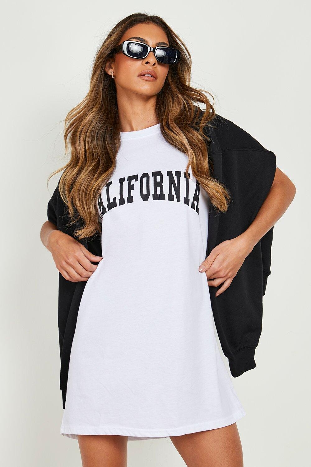 

Платье-футболка «Калифорния» boohoo, белый