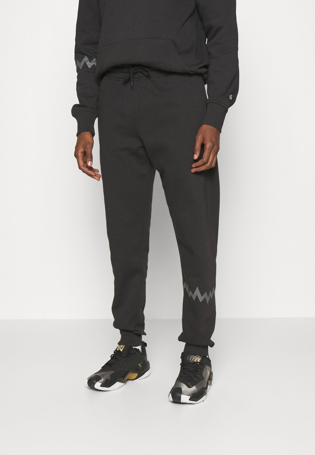 

Спортивные брюки HOOPS TEAM SWEAT PANT Puma, черный