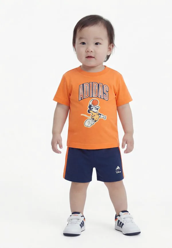 Шорты унисекс с изображением микки мауса от disney Adidas Performance, Pure Orange/Off White