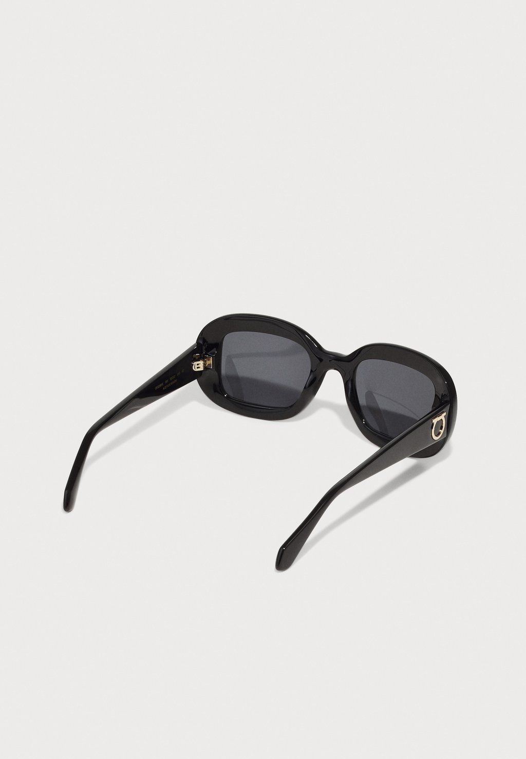 

Солнцезащитные очки FERRAGAMO, черный