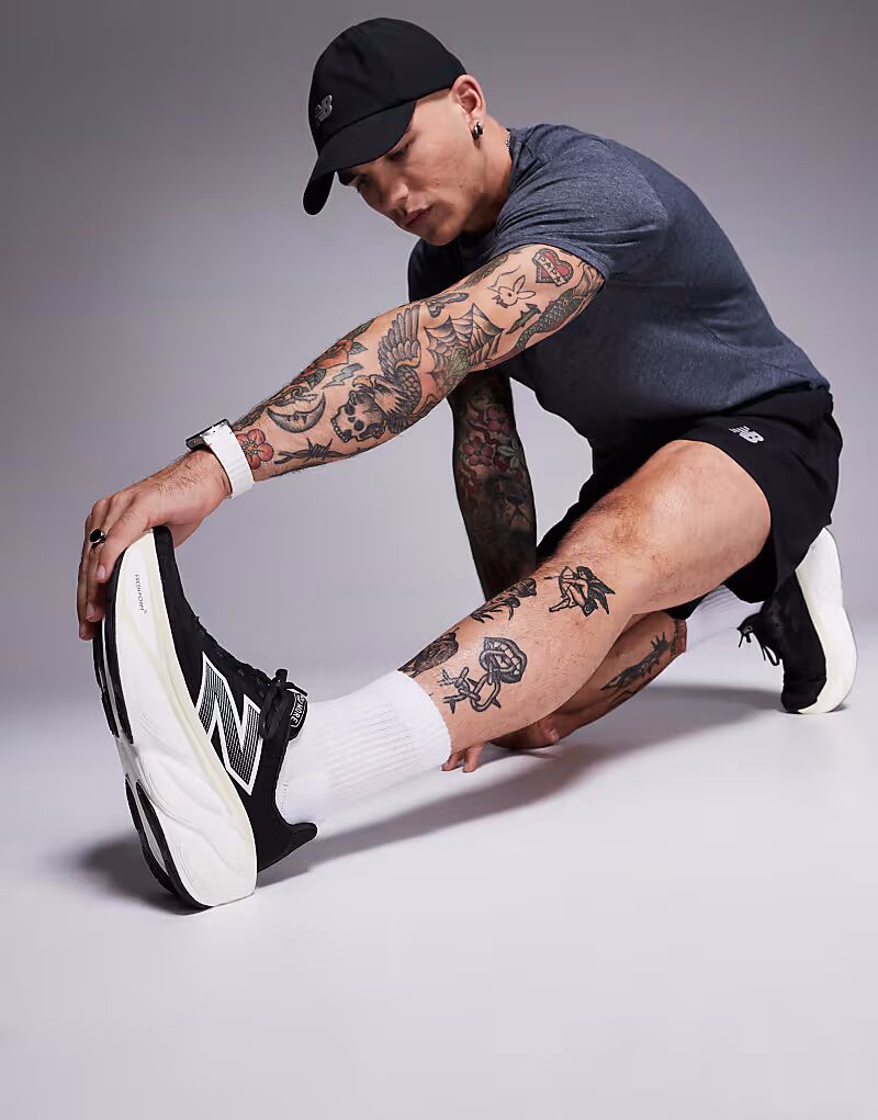 

Кроссовки для бега New Balance More черного цвета