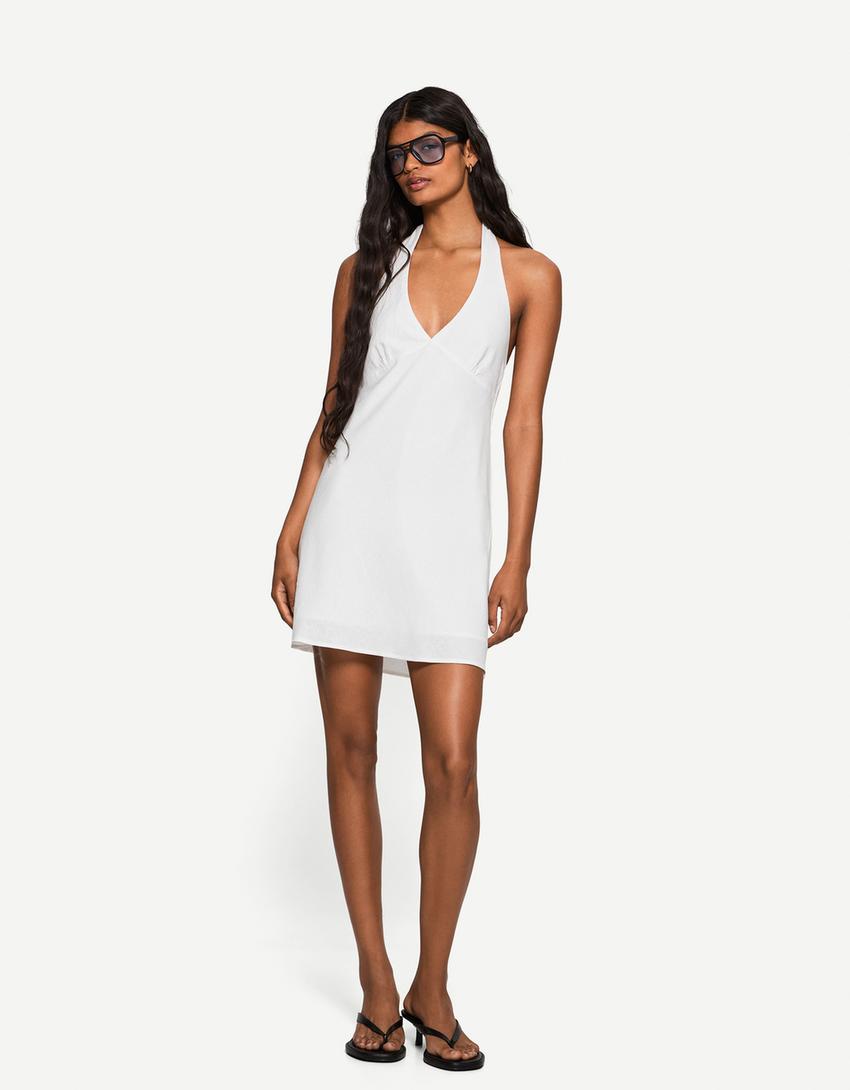 

Мини-Платье из льняной смеси с бретелью через шею Bershka, белый