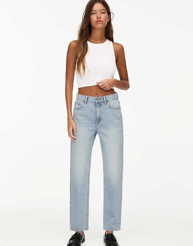 

Базовые джинсы Mom Pull&Bear бледно-голубого цвета