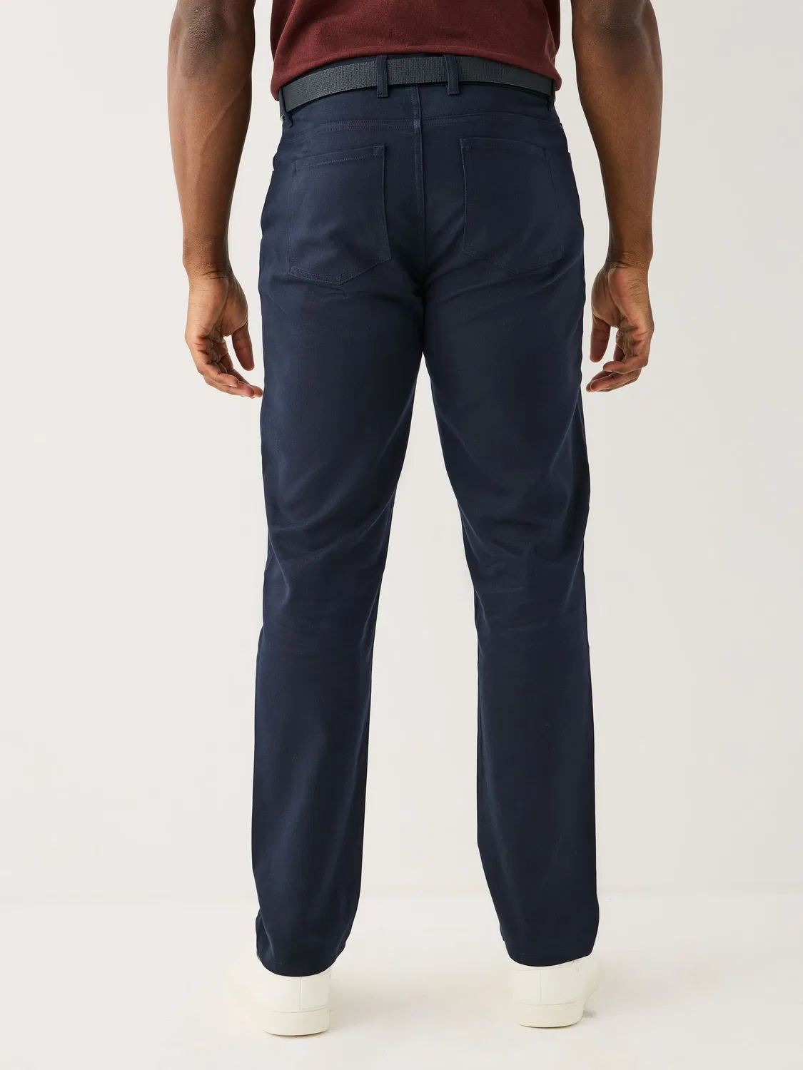 Чиносы Muscle Fit из смесового хлопка с TENCEL Lyocell Next, цвета Navy Blue — фото 3