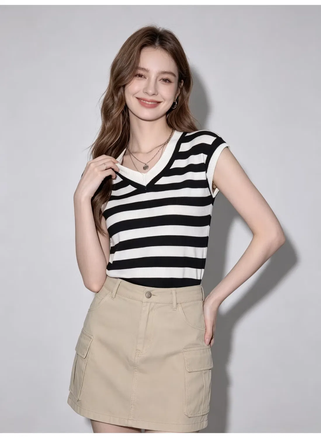 Топ вязаный без рукавов с V-образным вырезом и короткими рукавами Zara, черно-белый