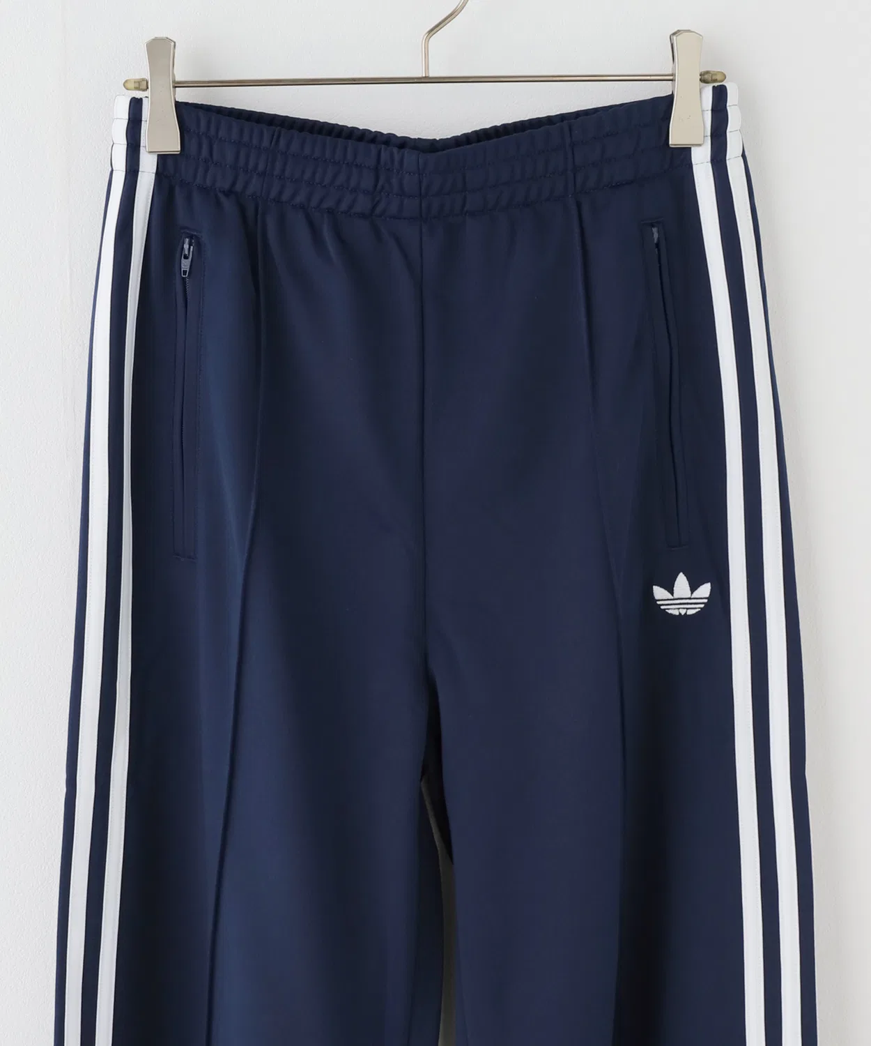 Женские спортивные брюки свободного кроя с принтом Firebird, Adidas Originals, Navy — фото 4