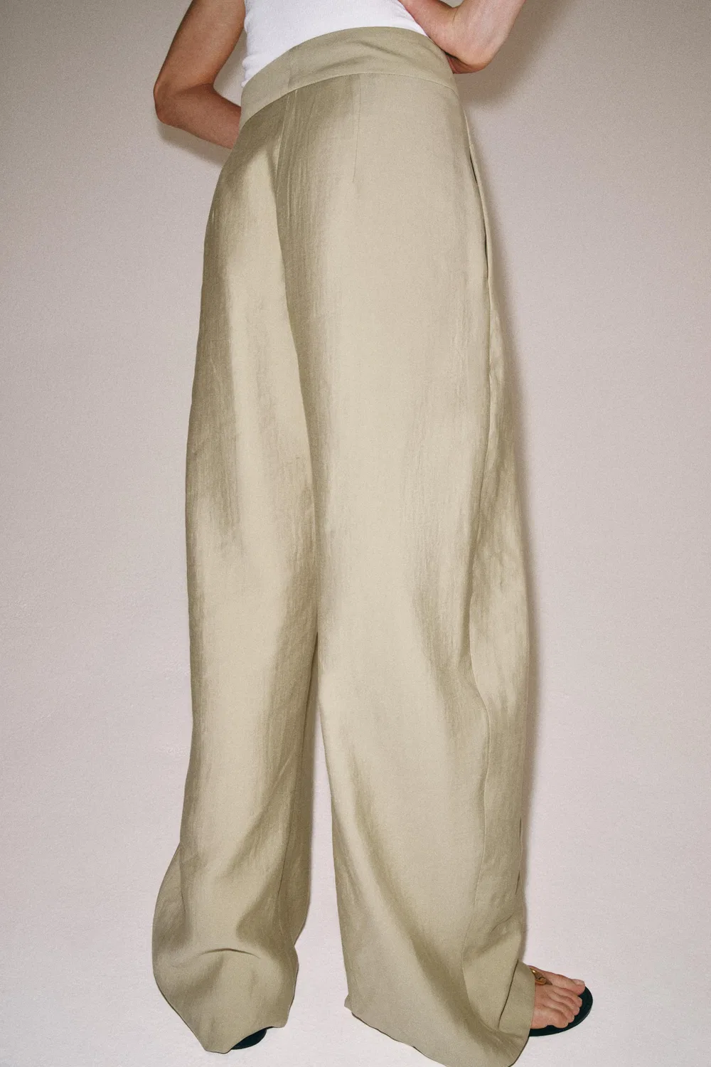 Брюки с широкими штанинами и вытачками из коллекции ZW ZARA, Olive Green — фото 3