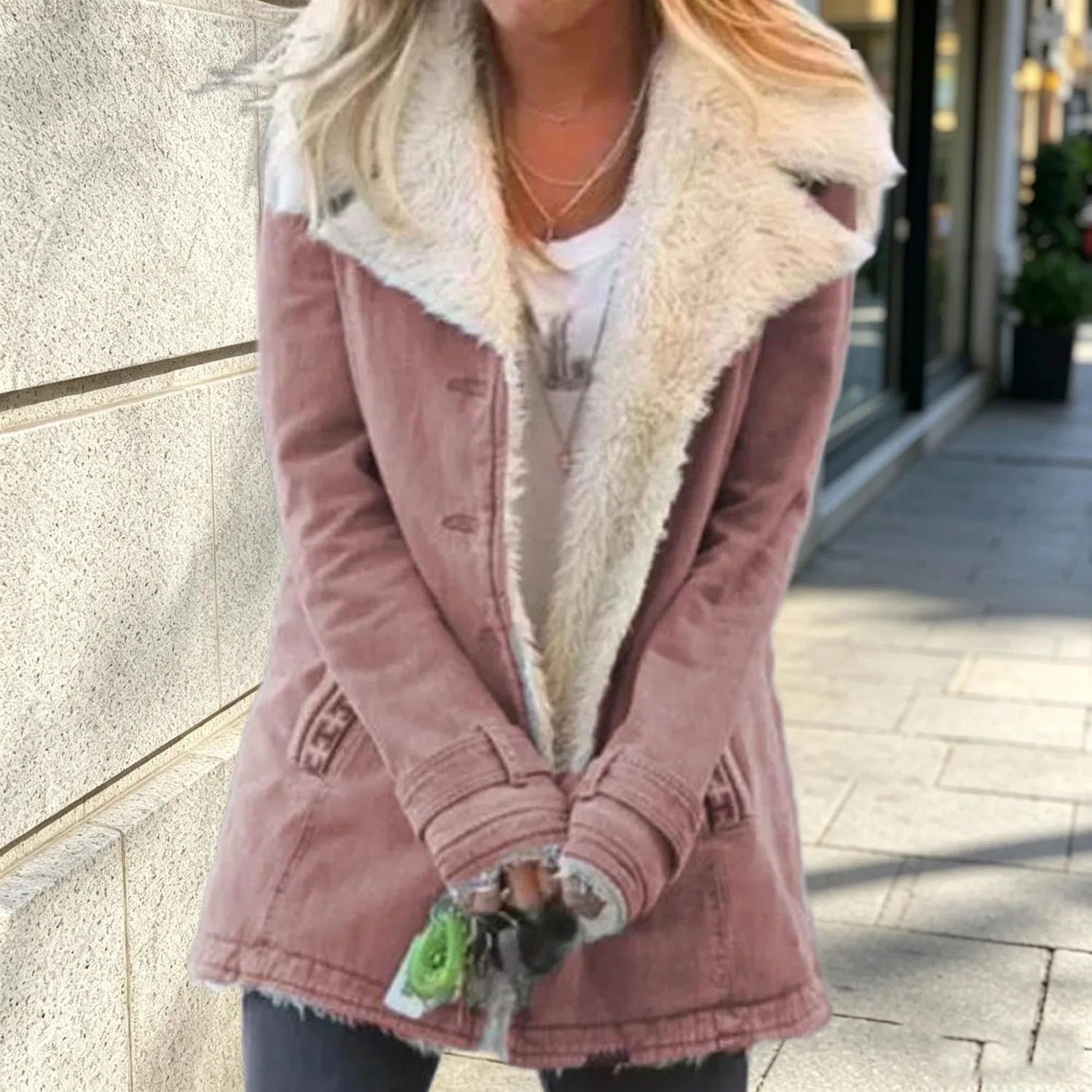 Женская джинсовая куртка на флисе с принтом, модель Oversized Casual, Rosa — фото 2