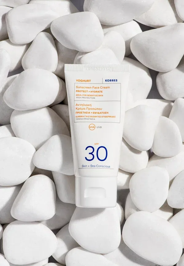 Солнцезащитный крем для лица на основе йогурта SPF 30 - защита от солнца 50 мл Korres — фото 2
