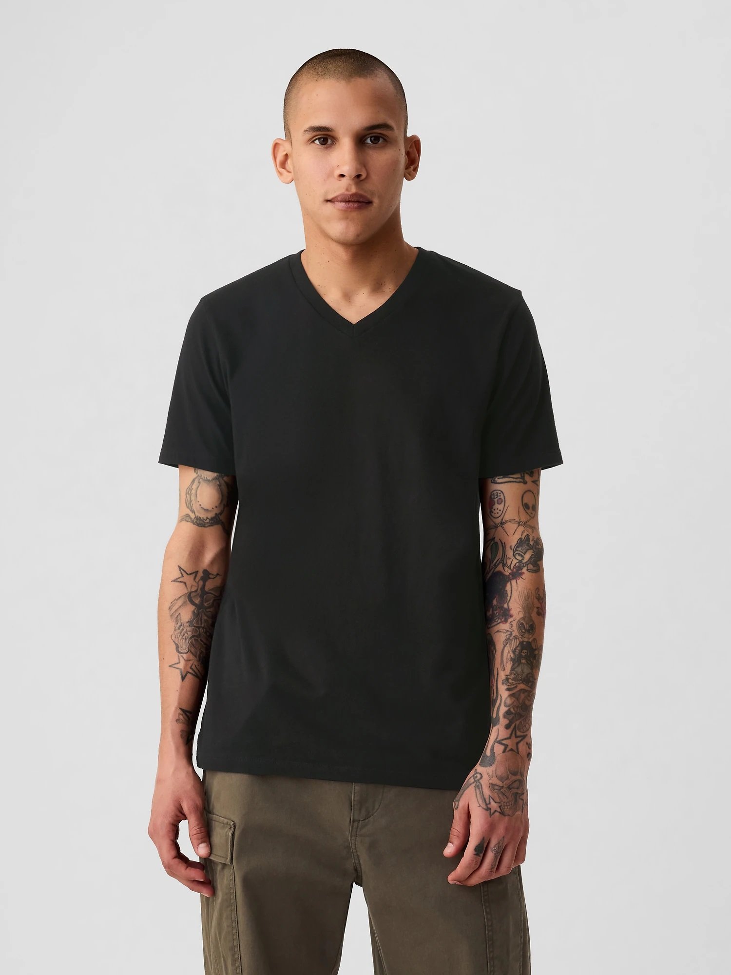 (M) Стандартная футболка с V-образным вырезом GAP, TRUE_BLACK
