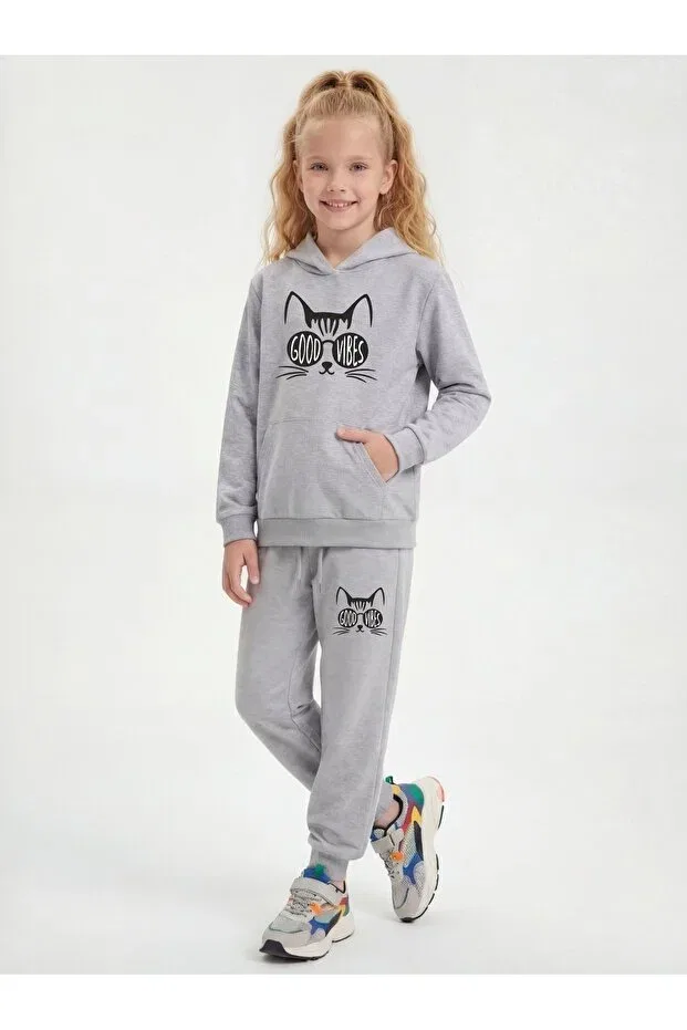 Детский комплект для девочек с принтом Kangaroo pocket hooded girls' tracksuit set with cat print detail Fyk Kids, Gray — фото 4