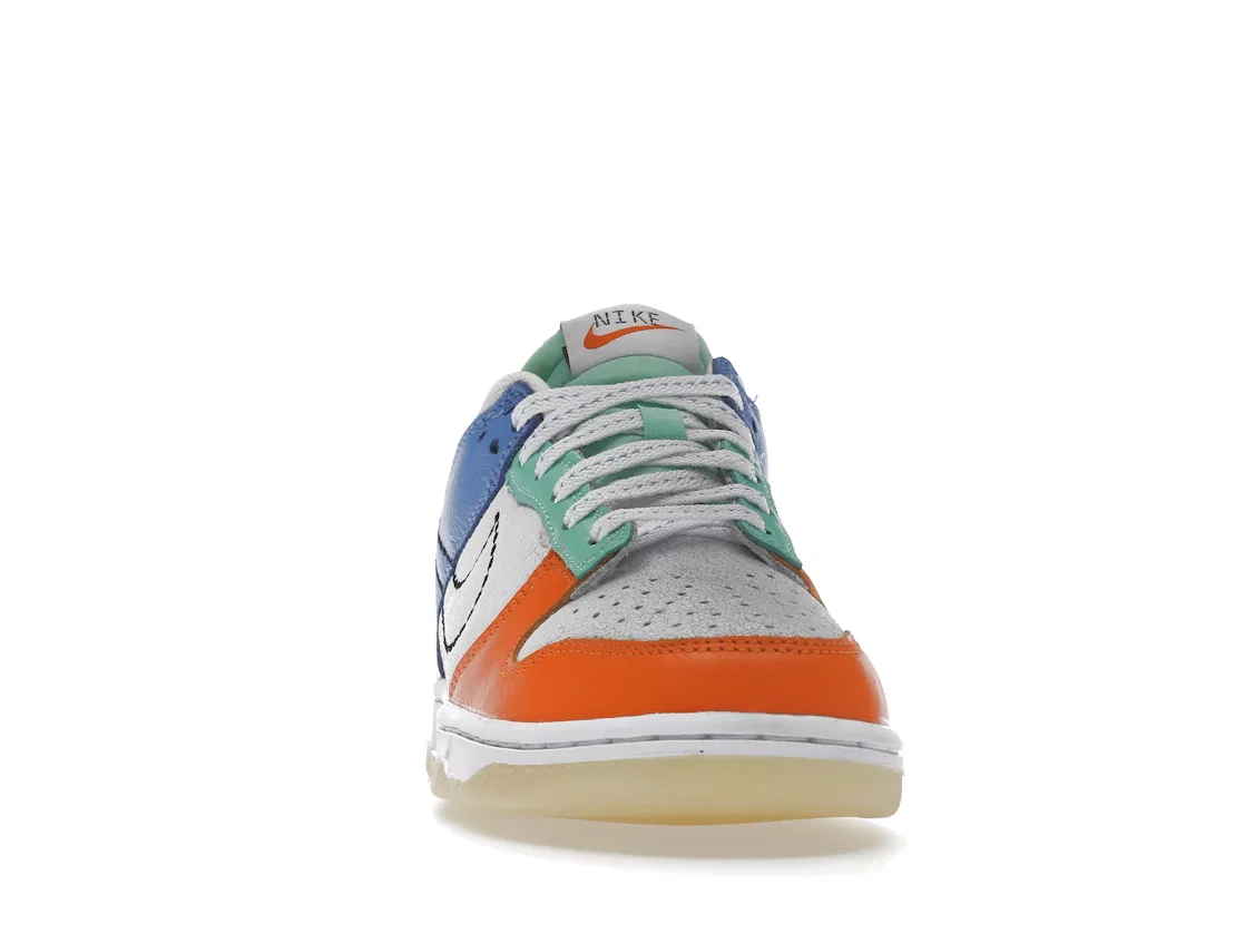 Детские кроссовки Lifestyle Nike Dunk Low Nike, White/Black/Safety Orange/Green Glow — фото 2