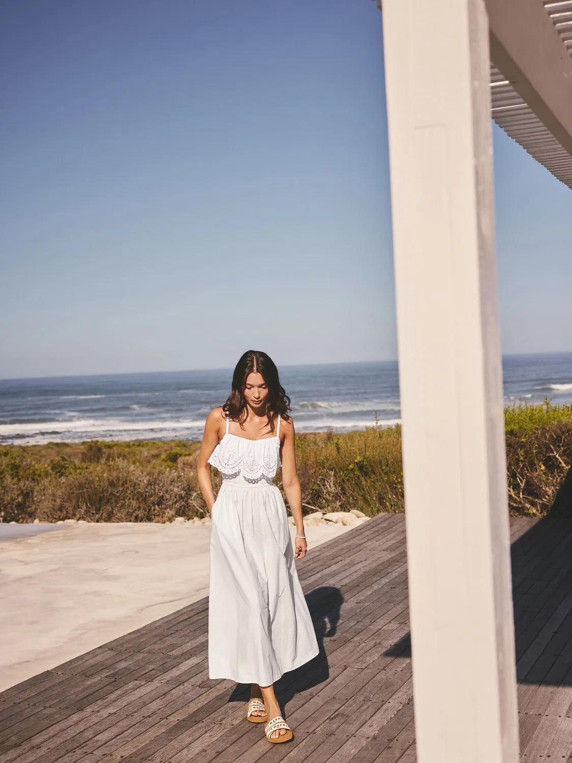 Платье макси без рукавов с вырезами, White Sleeveless Foldover Maxi Dress with Cutwork Next, белый — фото 2