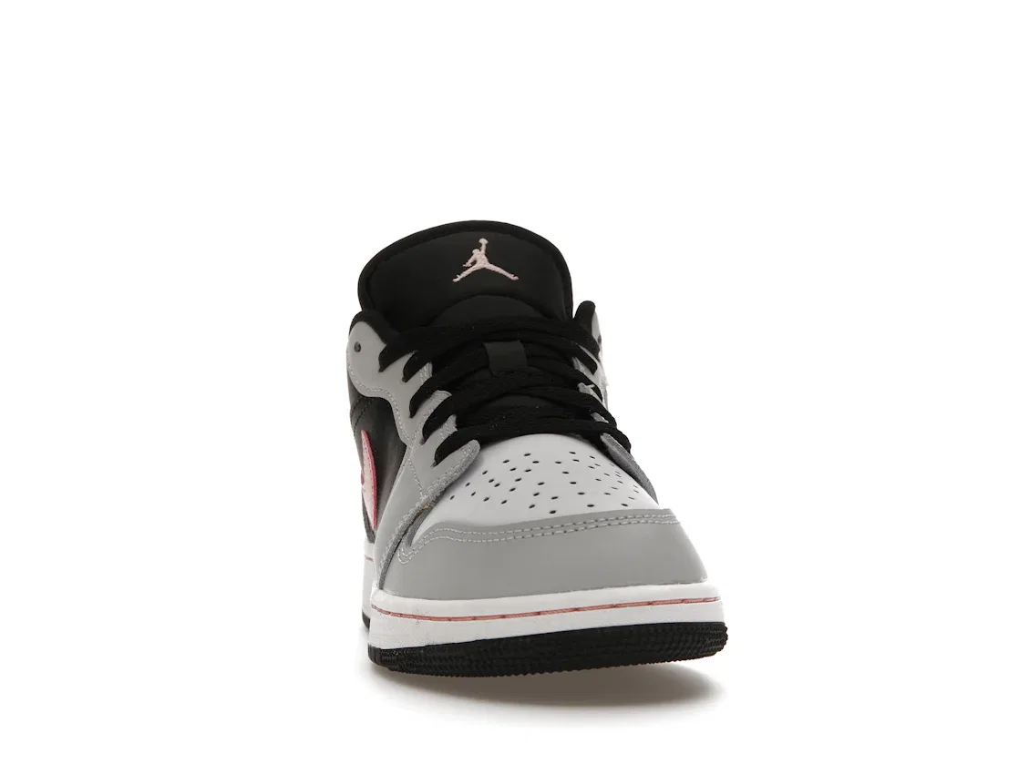 Детские кроссовки Lifestyle Jordan 1 Low, Black/Grey/Pink — фото 2
