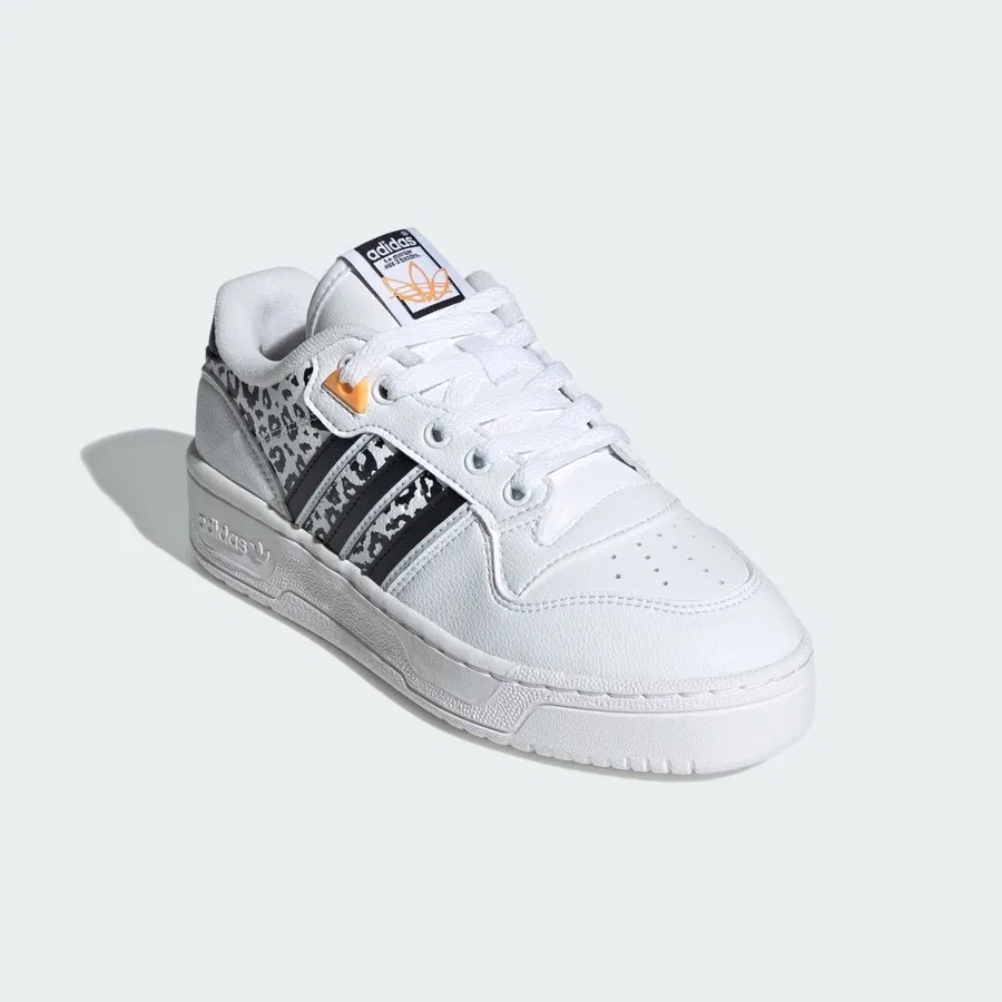 Кроссовки детские с принтом Rivalry Low adidas, Бело-черный — фото 3