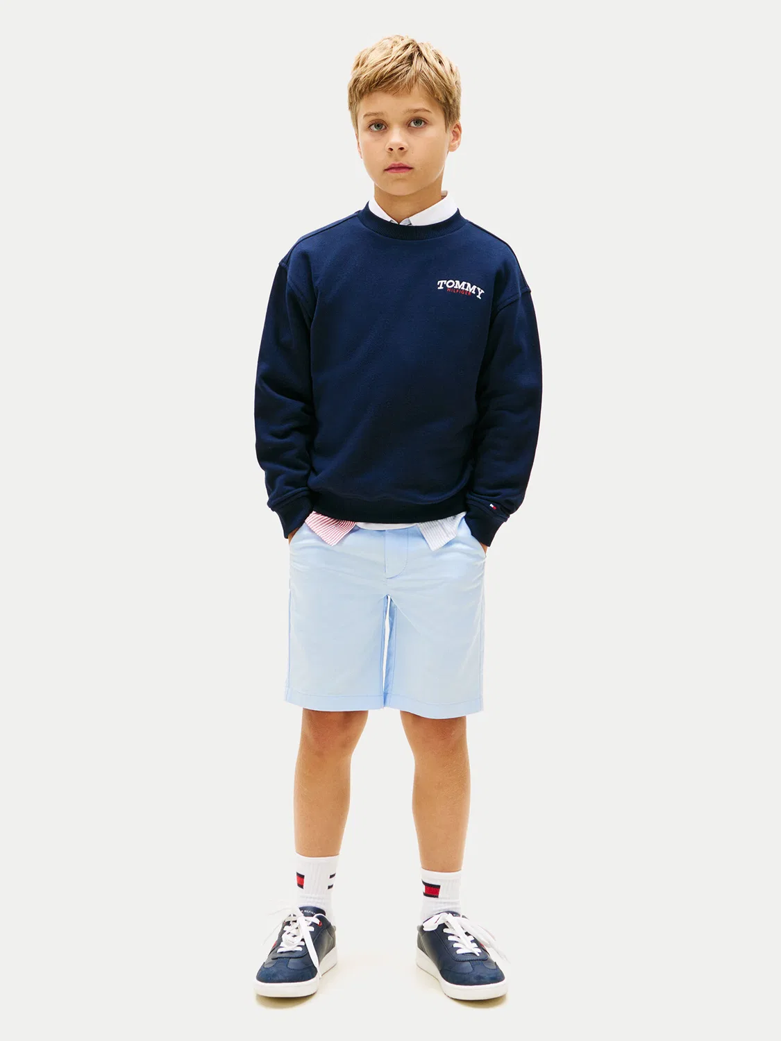 Тканевые шорты стандартного кроя для мальчика Essential Tommy Hilfiger, голубой — фото 2