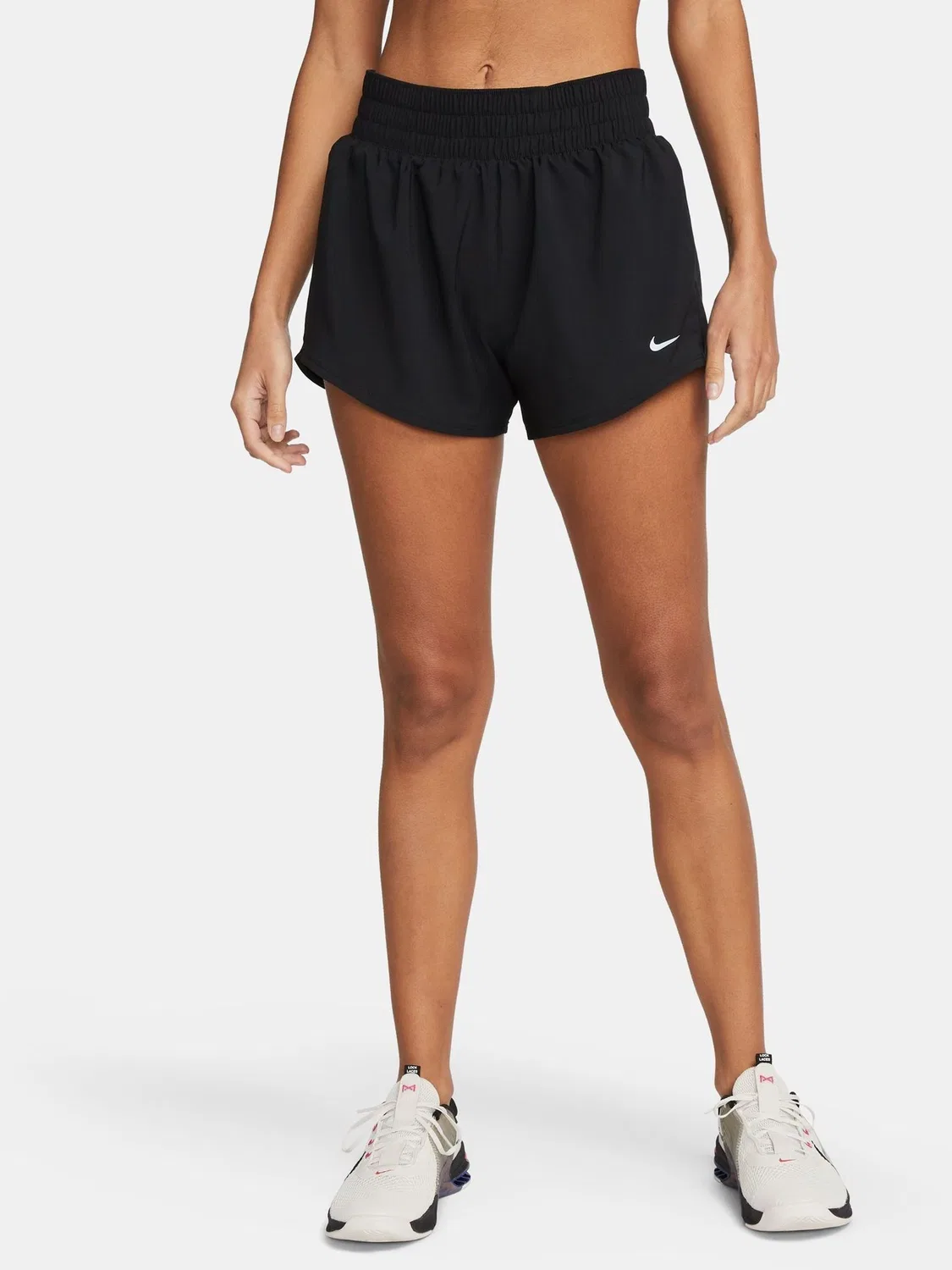 Черные шорты Nike One Dri-FIT со средней посадкой, 3 дюйма, на подкладке — фото 3