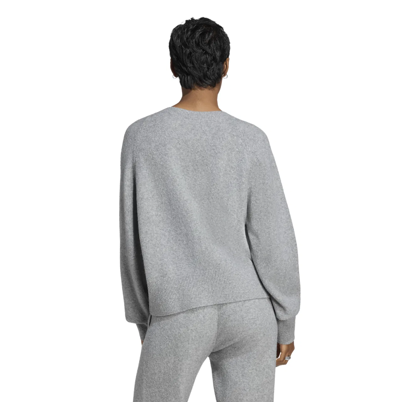 Женский свитшот с V-образным вырезом Essentials Knit V-Neck Sweatshirt adidas, Medium Grey Heather — фото 2