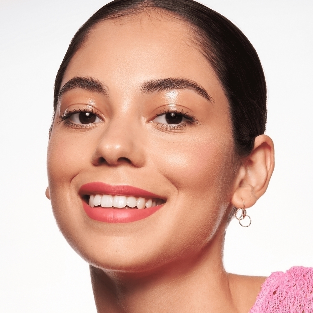 Малыш получил светящуюся жидкость для свечения Essence, atspalvis 10 sassy in silk 10 мл — фото 4