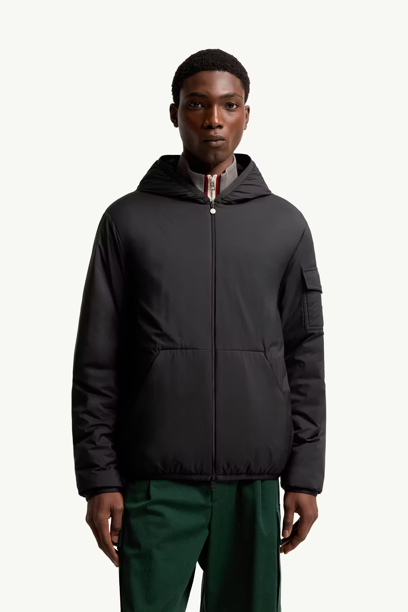Куртка Moncler Monteynard Hooded Short Down, черный — фото 3