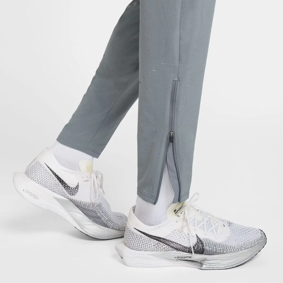 Мужские спортивные штаны с технологией Dri-FIT Dri-Fit Stride Woven Pant Nike, Smoke Grey Reflective Silv — фото 3