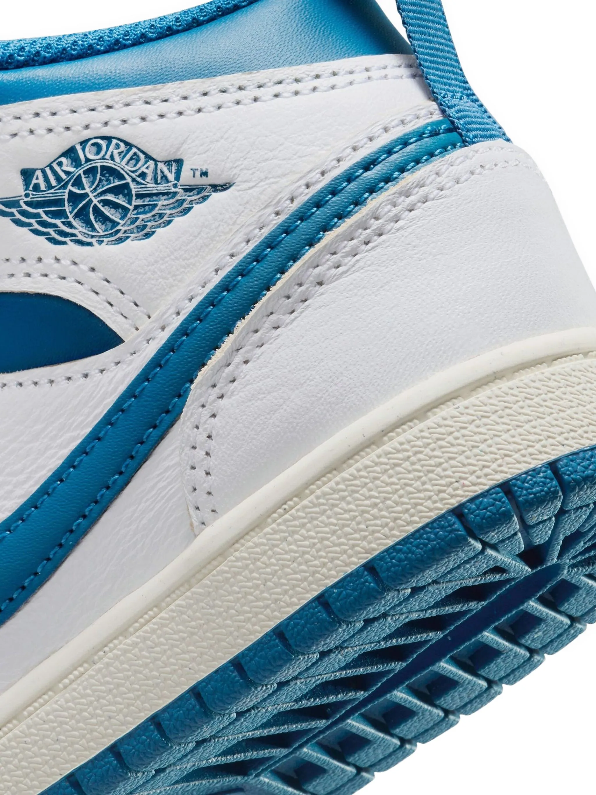 Кроссовки Air Jordan 1 Mid SE Industrial Jordan Kids, белый — фото 3