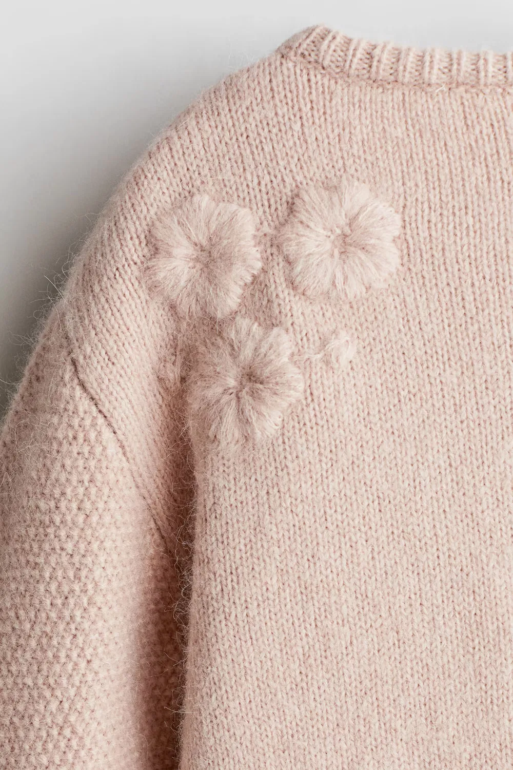 Короткий кардиган из смесовой шерсти с вышивкой H&M, Helles Mattrosa — фото 3
