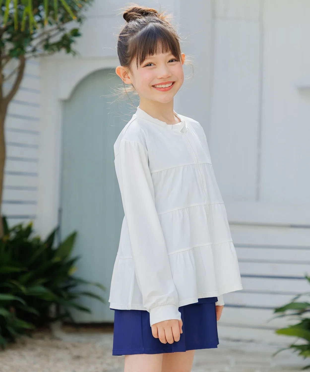 Детская туника для плавания с воланами и длинным рукавом, модель Tiered Rash Guard Kumikyoku KIDS, Ivory — фото 4