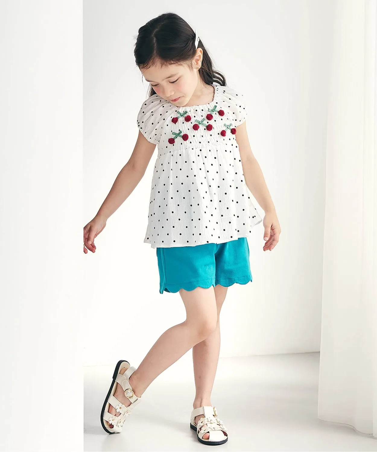 Детская футболка с принтом вишня, модель Shiring Cherry Motif, apres les cours, Dot — фото 4