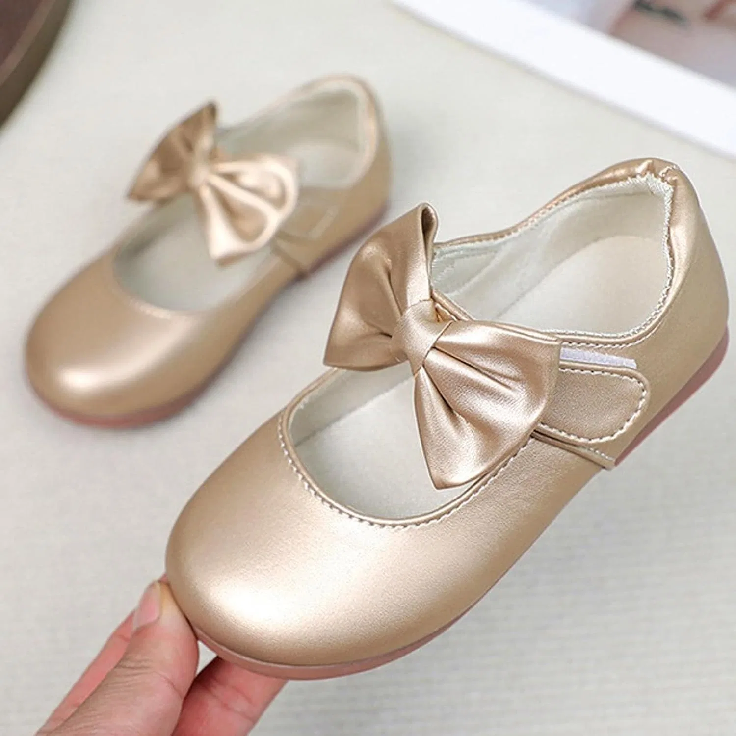 Детские балетки для девочек с бантом, модель Mary Jane Ballet Flats, Gold — фото 2