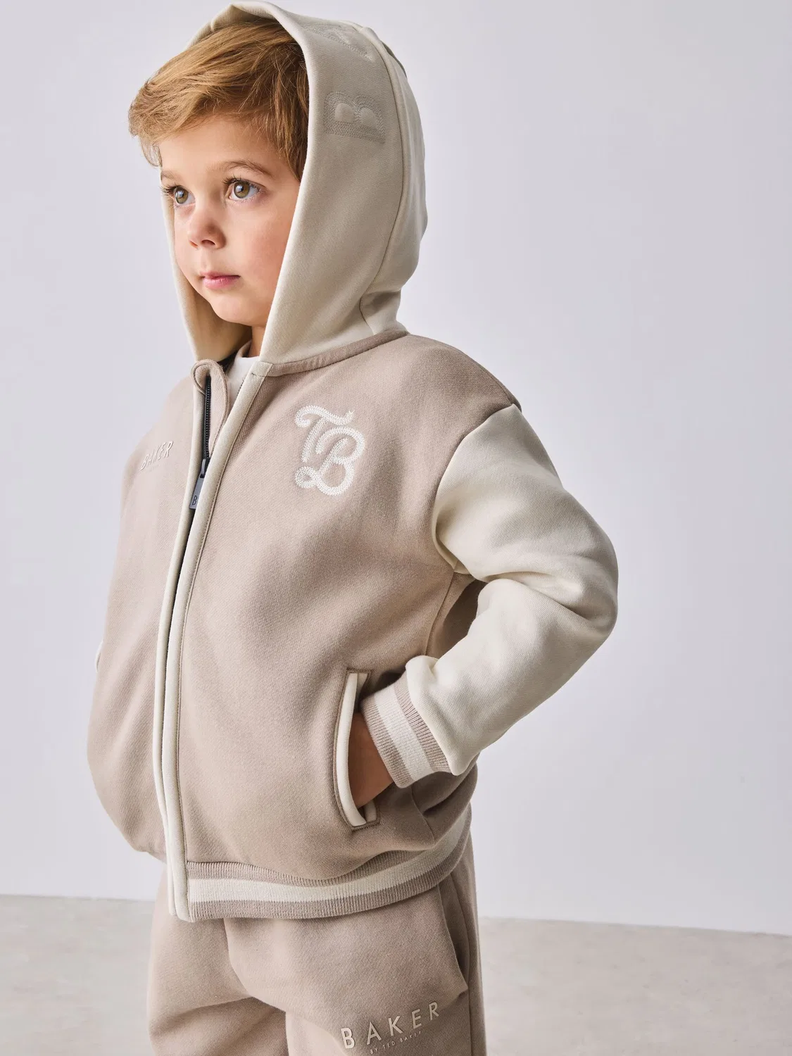 Трехпредметный набор: худи, футболка и джоггеры, Varsity Baker by Ted Baker, Stone — фото 3
